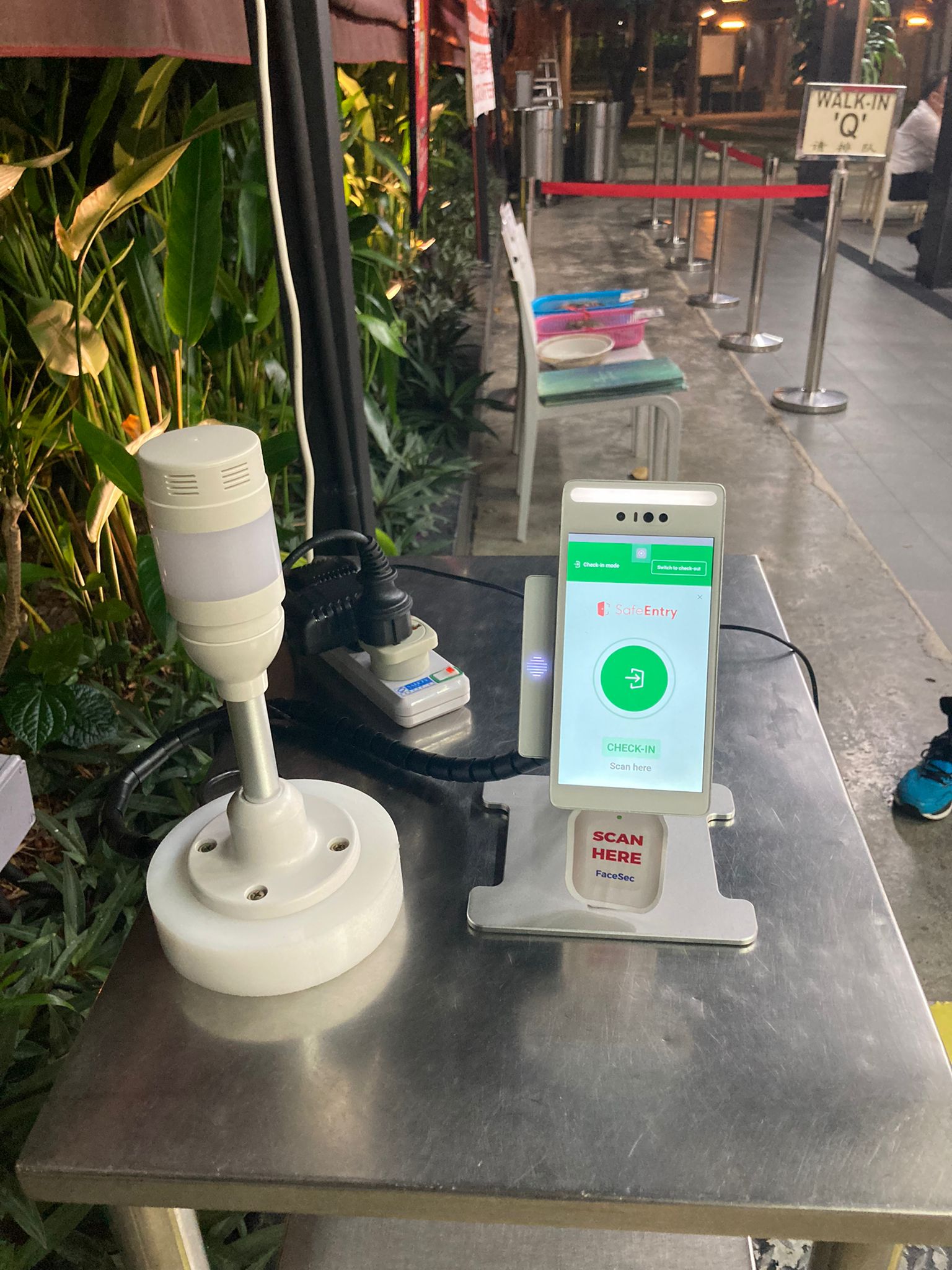 Restaurant2 Safe Entry_FaceSec device.jpeg